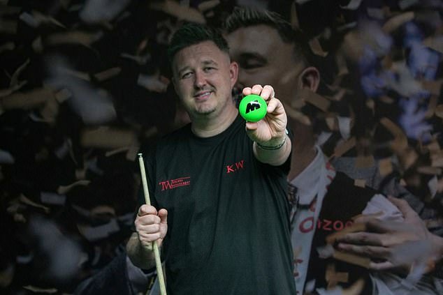El Campeonato Mundial de Snooker “cambiará la icónica bola blanca a NEON GREEN”… pero ¿será esto sólo una broma del Día de los Inocentes por parte de los patrocinadores?