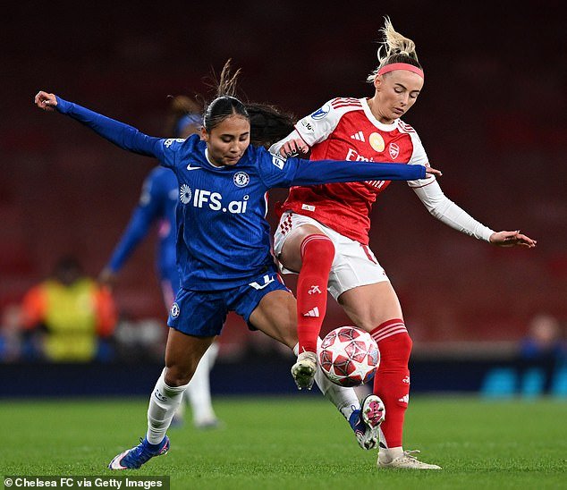 “Pensé que no jugaría… ¡ni anotaría!” : ALYSSA THOMPSON sobre su salto de £1 millón de Los Ángeles al Chelsea Women, congelar la vida en Londres, dejar atrás a su hermana y un decisivo derbi del Arsenal