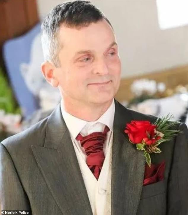 Cuerpos congelados de dos trabajadores de control de plagas encontrados en una fábrica de pollos después de una fuga de gas, dijo el tribunal