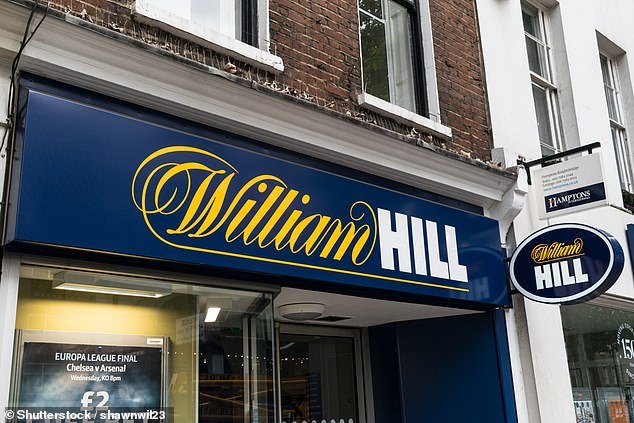 William Hill cerrará 200 grandes almacenes en semanas mientras la compañía de apuestas culpa a los “importantes aumentos de impuestos” bajo el gobierno laborista