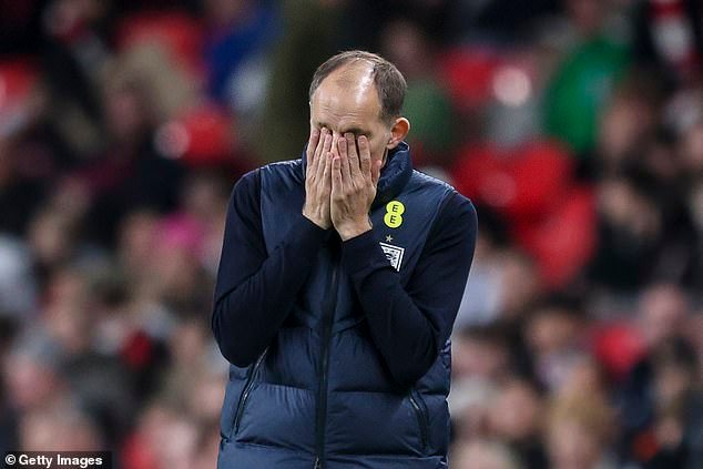 A Thomas Tuchel se le acaba el tiempo para hacer su magia: su equipo de Inglaterra todavía está buscando en la oscuridad una fórmula y está lejos de ser un candidato a la Copa del Mundo después de esta exhibición letárgica, escribe OLIVER HOLT