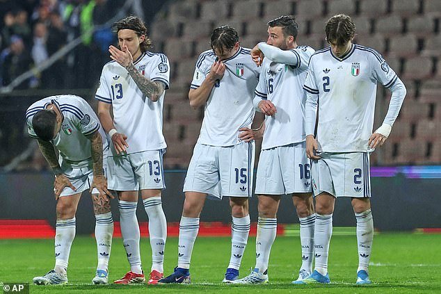 La maldición de Italia en la Copa del Mundo continúa con la pesadilla de los penales contra Bosnia mientras el cuatro veces ganador se pierde la tercera final consecutiva