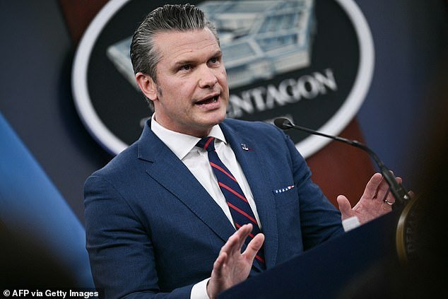 Pete Hegseth lanza un grito de batalla a las tropas estadounidenses en Irán, diciendo que “nosotros no comenzamos esta guerra” y revelando un escalofriante complot nuclear que amenazaba a Estados Unidos.
