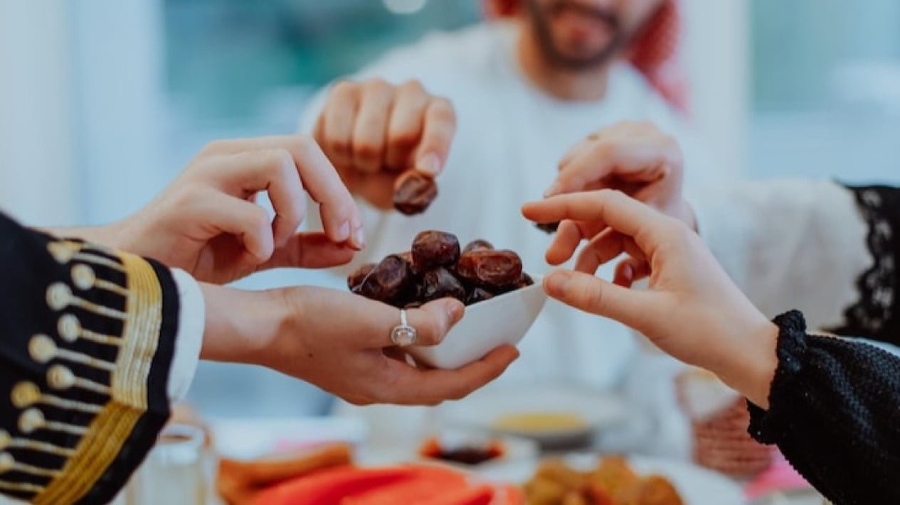 Horario de Iftar de hoy para Yakarta y sus alrededores, sábado 14 de marzo de 2026