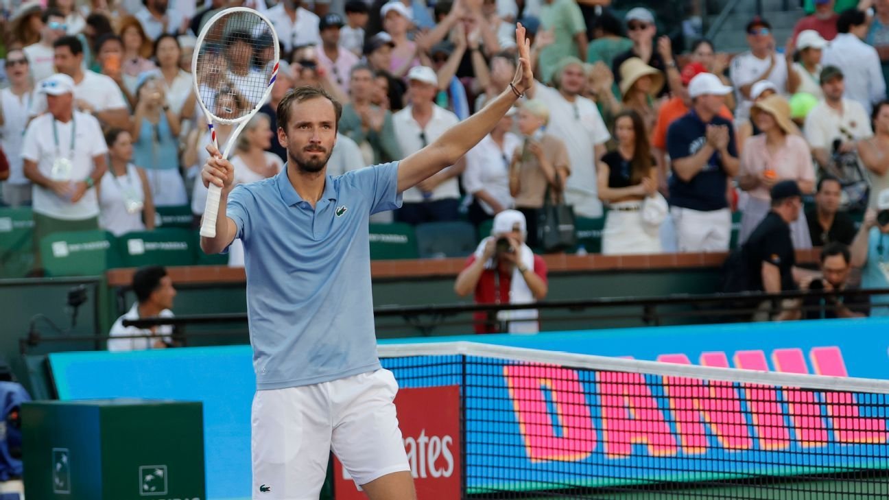 Daniil Medvedev propina a Carlos Alcaraz su primera derrota de 26 en Indian Wells