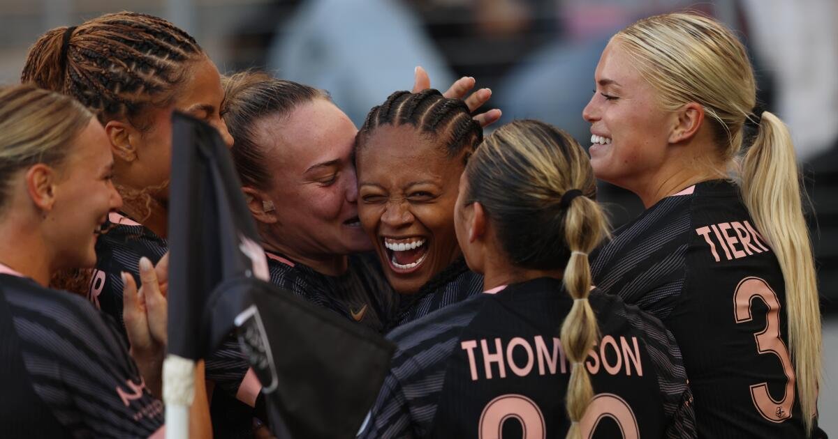 Angel City abre quinta temporada con victoria dominante sobre Chicago