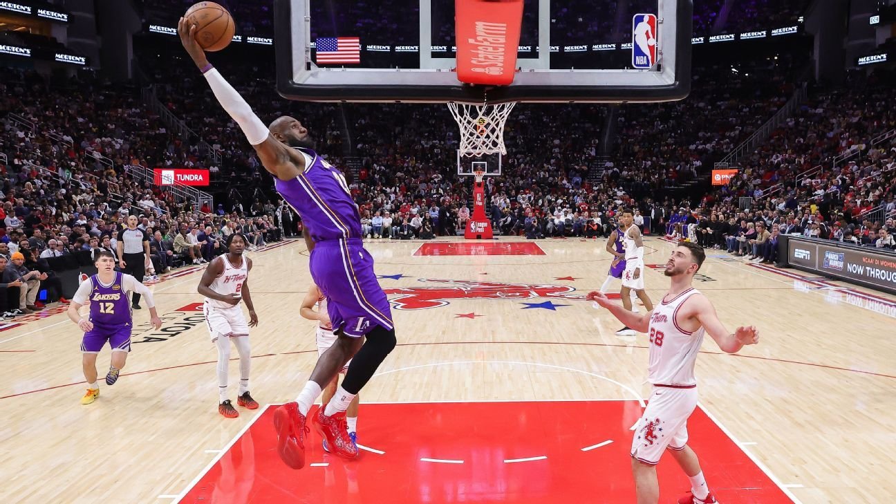Los 6 mates de LeBron James ante los Rockets son la clave de la séptima victoria consecutiva de los Lakers
