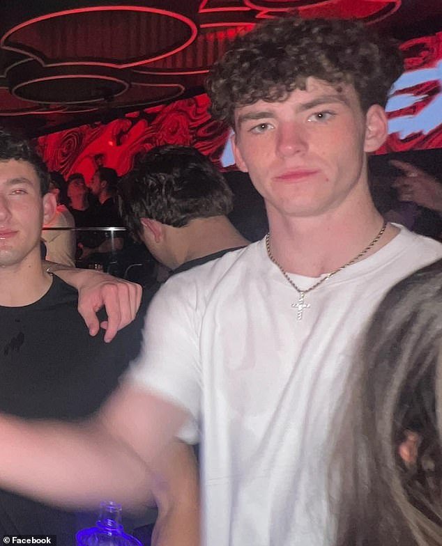 La billetera del estudiante desaparecido de Alabama, Jimmy Gracey, fue encontrada en el mar frente a Barcelona mientras se realizaba su arresto por temor a que pudiera haber sido víctima de un acto criminal.