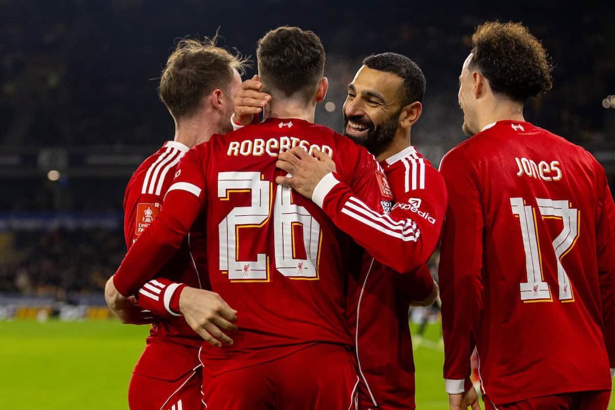 Robertson lidera los emotivos homenajes de Mo Salah al LFC: ‘El más grande’