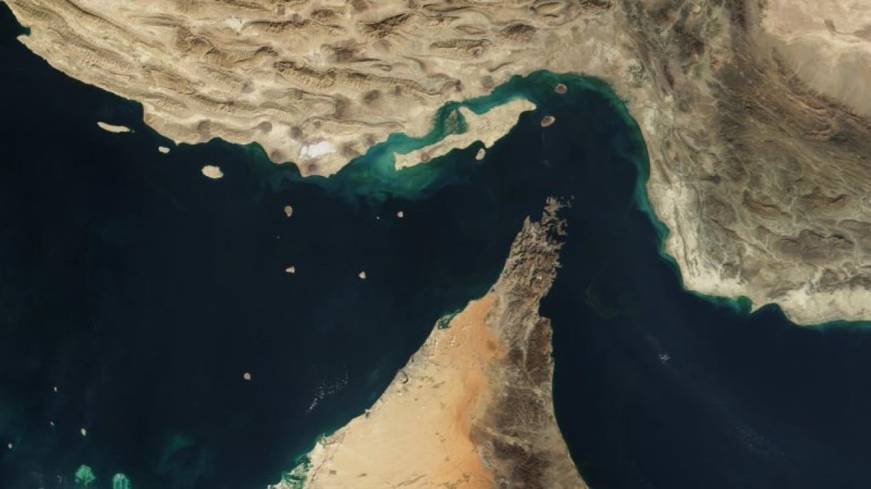 Ministro de Asuntos Exteriores iraní revela que barcos de estos países pueden pasar por el Estrecho de Ormuz