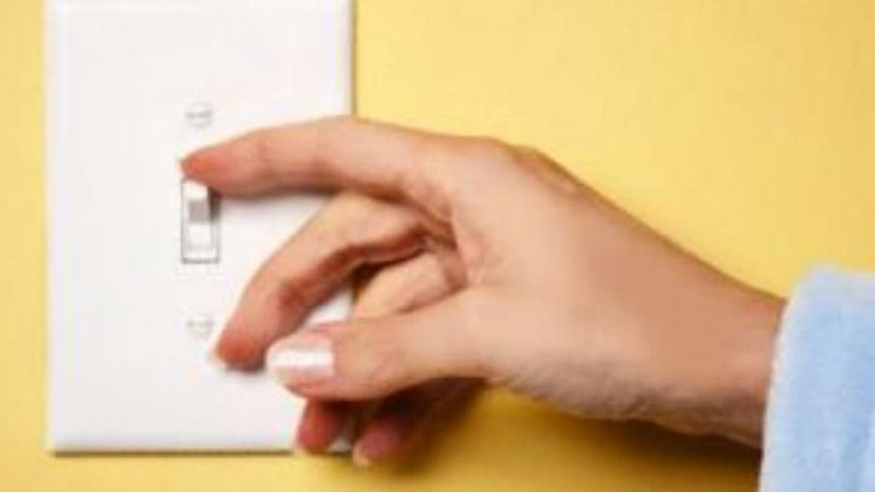 ¡15 maneras en que ahorrar energía en el hogar cuando amenaza una crisis puede reducir su factura de electricidad!