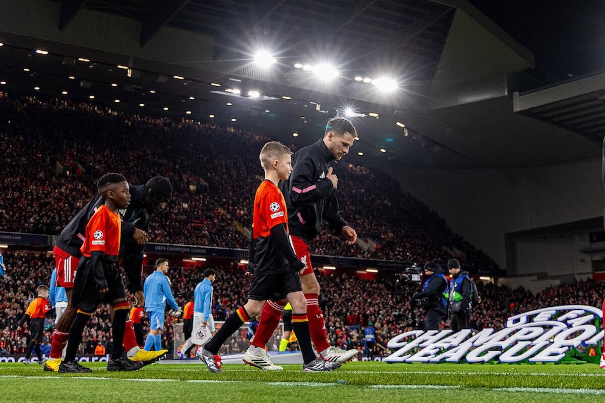 Canal de televisión, transmisión en vivo y hora de inicio.