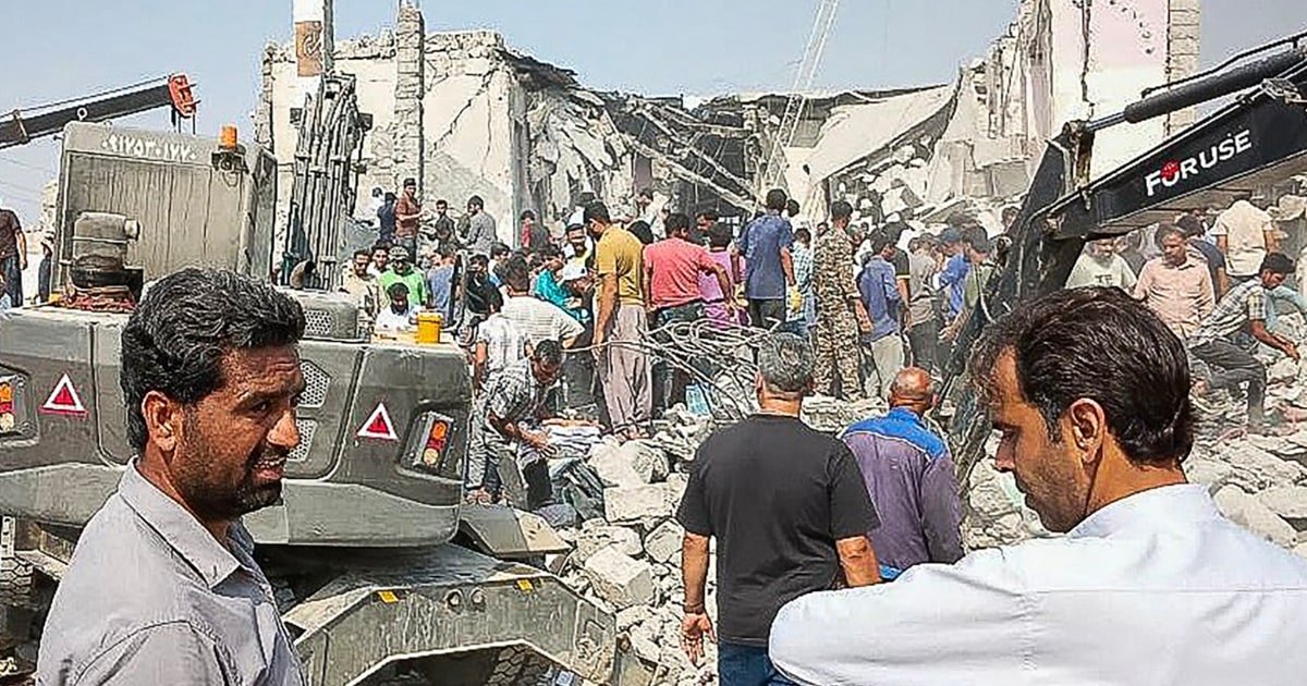 Lo que sabemos sobre el ataque contra una escuela en Irán mientras aumenta el número de víctimas