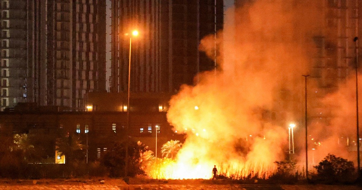 Las embajadas de EE.UU. deben revisar “inmediatamente” la seguridad a medida que se extienden los ataques