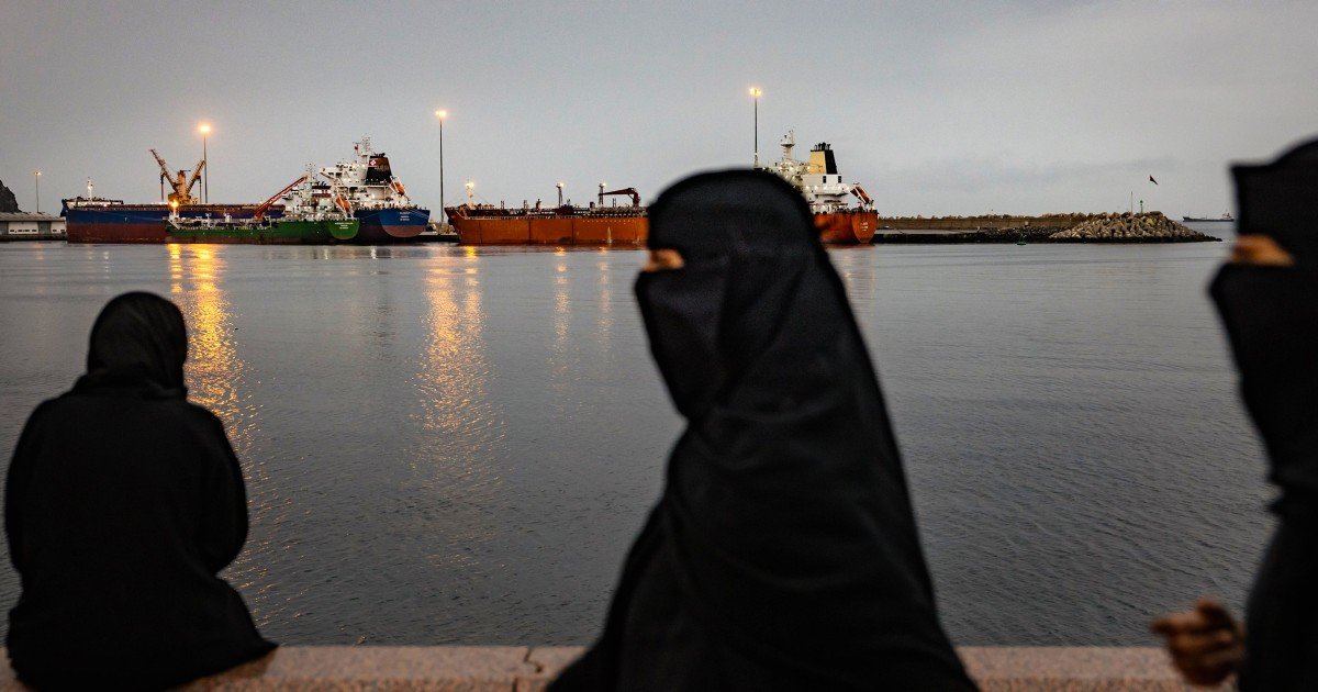 Marineros varados en el Golfo Pérsico mientras cohetes vuelan sobre sus cabezas