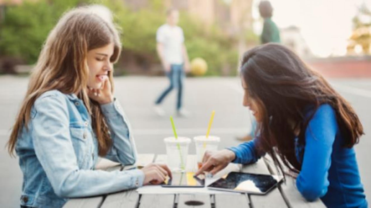 ¿Es correcto lo que se dice sobre prohibir las redes sociales a los niños?