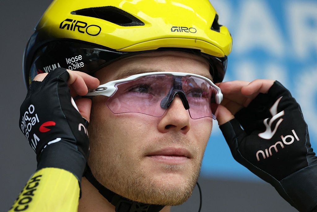 “Lamentamos el incidente y aceptamos la culpa” – Visma-Lease a Bike se disculpa por la botella pegajosa del E3 y el líder del equipo Plugge también fue penalizado