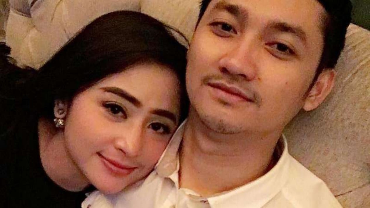 Angga Wijaya demandada por divorcio Dewi Perssik arrastrada, Betrand Peto pide realizar la Umrah