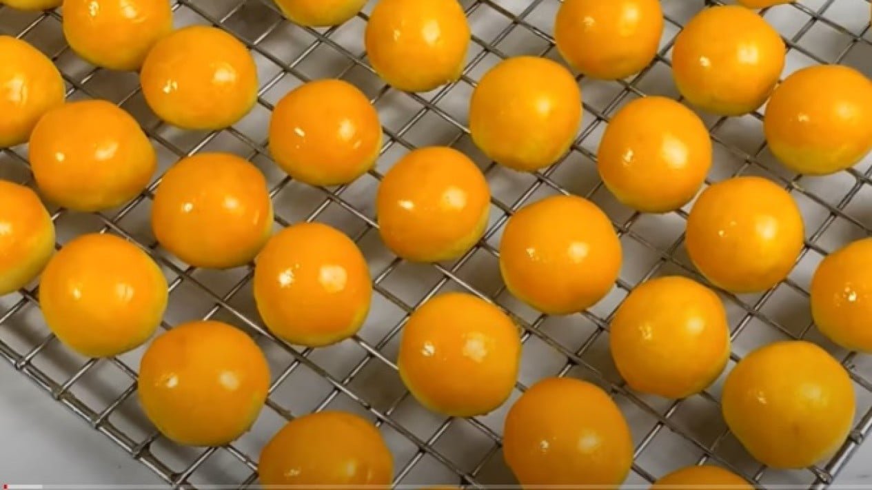 Ajuste antigrietas, brillante y suave.