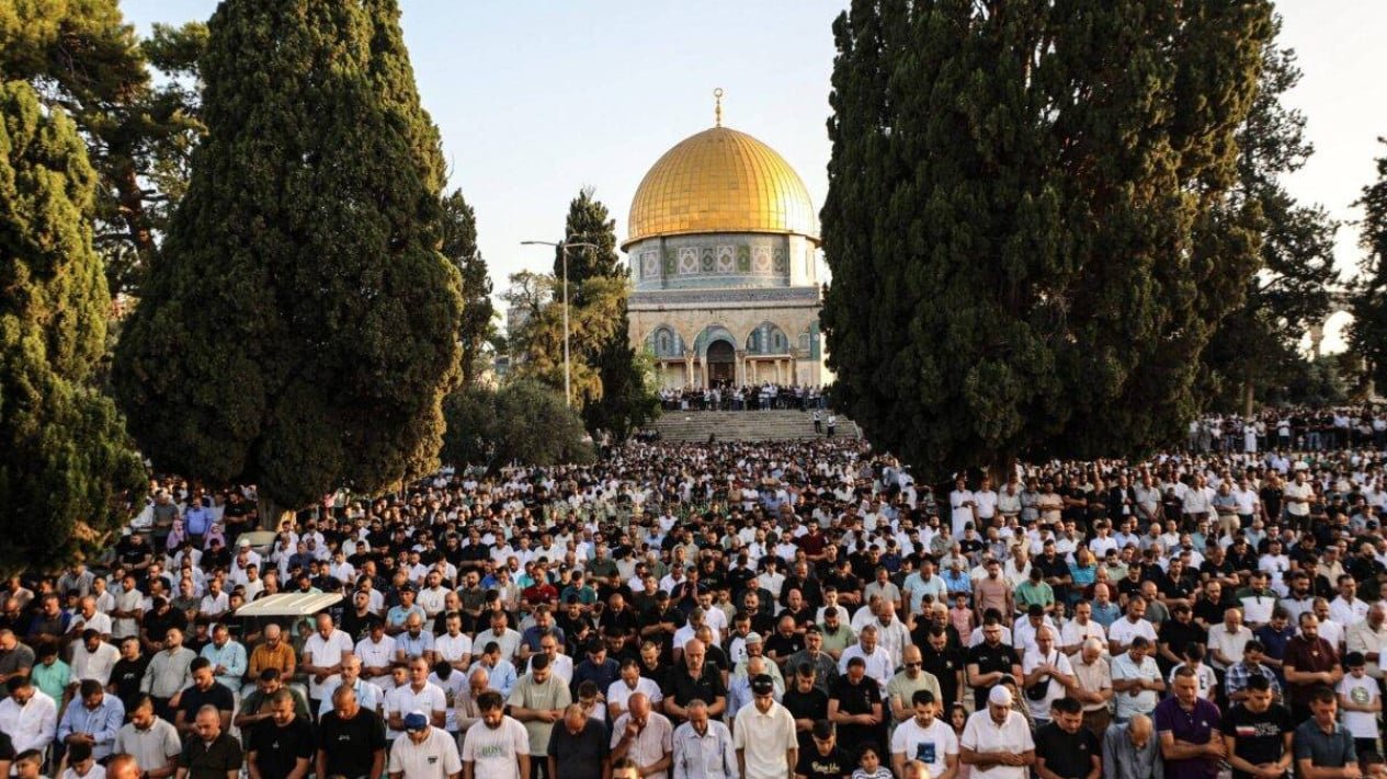 La razón por la que Israel prohíbe a los musulmanes rezar el Eid Al-Fitr en la mezquita de Al-Aqsa