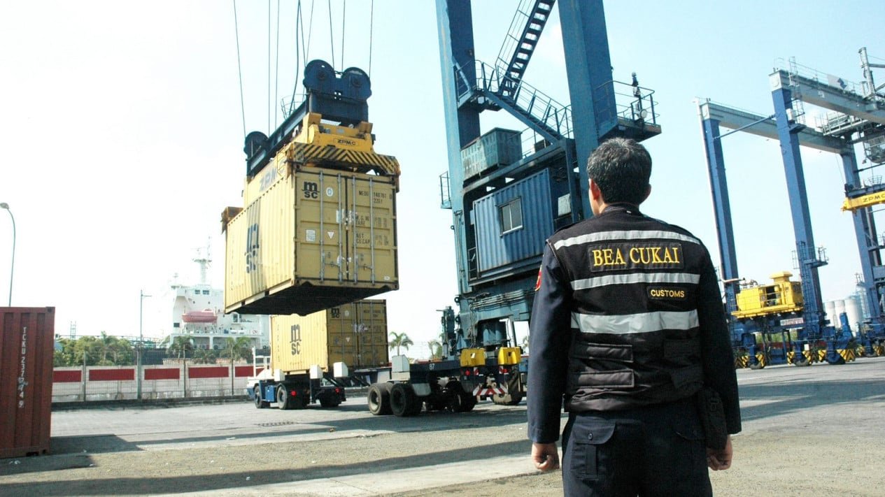 Los observadores afirman que es necesario reformar completamente las aduanas y los impuestos especiales, empezando por arriba.