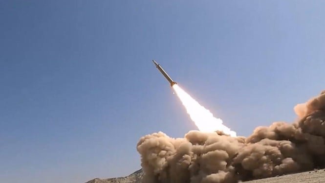 El IRGC dice que Netanyahu y funcionarios israelíes se esconden en un búnker cuando Tel Aviv es bombardeada por misiles iraníes