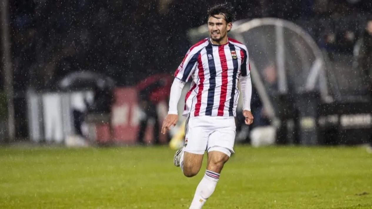 El problemático jugador indonesio Nathan Tjoe-A-On se quejó ante la KNVB