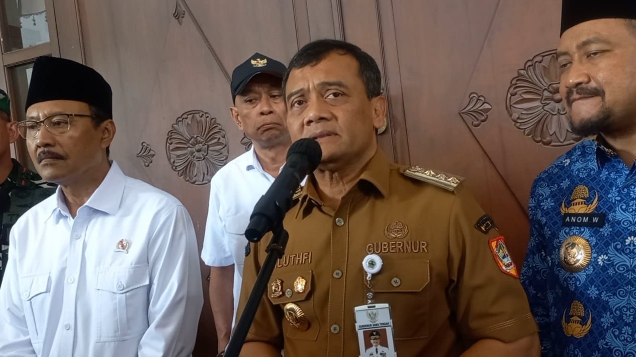 El Gobernador De Java Central Se Niega Con El Regente De Pekalongan Durante El OTT De KPK
