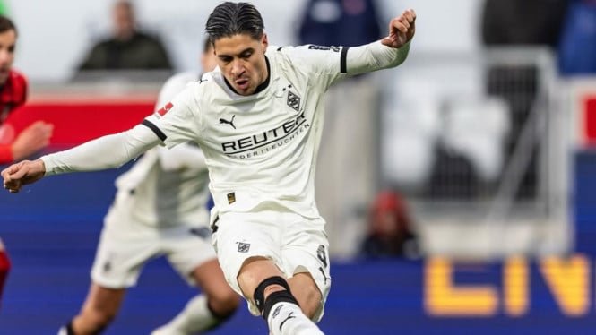 Kevin Diks fue comparado con Harry Kane por los medios alemanes tras marcar un penalti