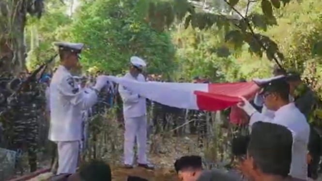 Trágicamente, un soldado de la marina indonesia muere tras ser azotado decenas de veces por su superior