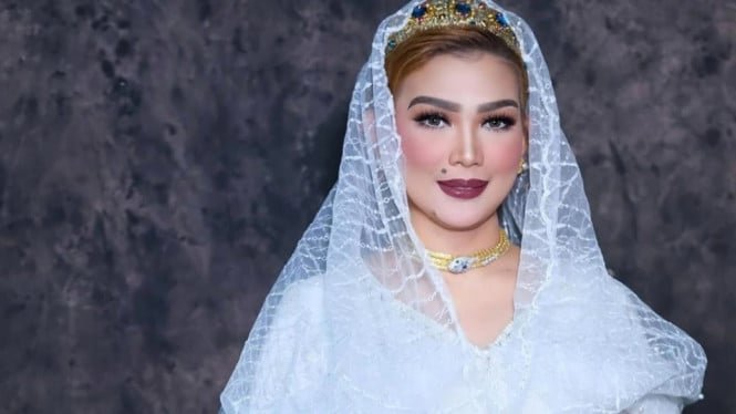 Su aparición viral se llama Como la holandesa Noni, esposa del gobernador de Kalimantan Oriental: ¡Sé tú mismo!