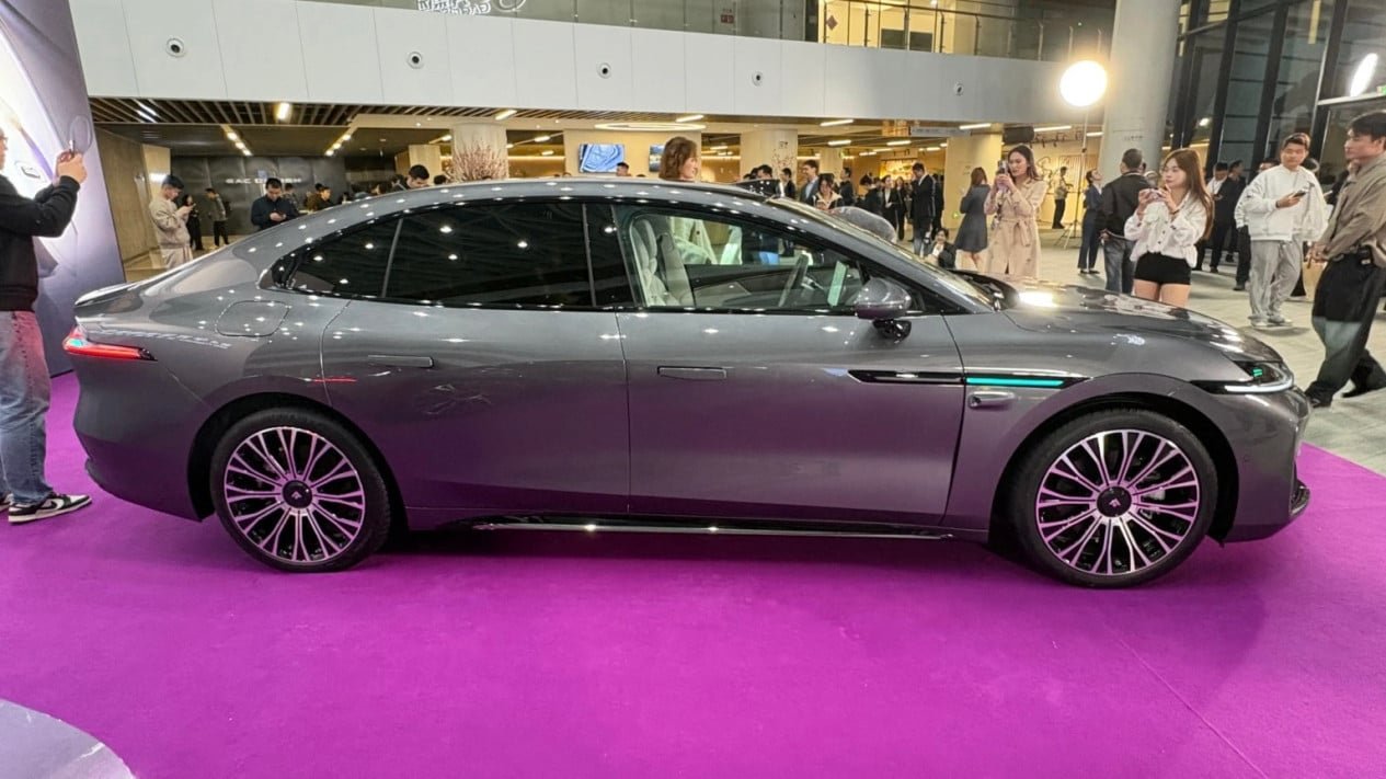 Especificaciones de superdeportivo, precio equivalente a un coche familiar