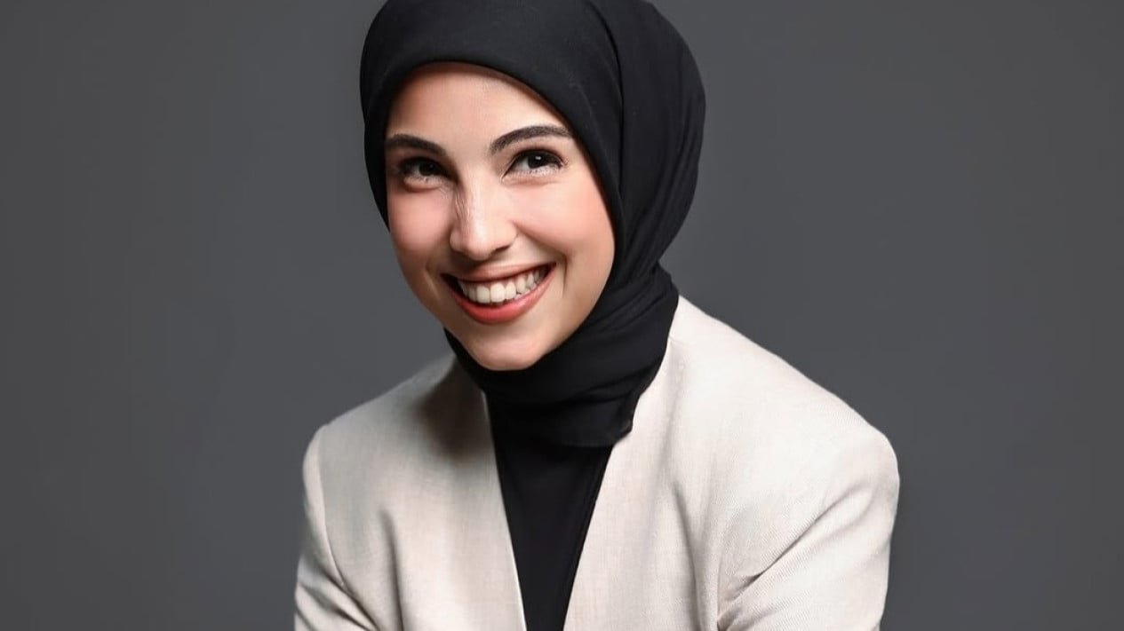 Sabrina Farhana, fundadora de Nussa Rara, calificada de “actora de la sharia”, Isyana responde a su acusación de haberse unido a una secta satánica