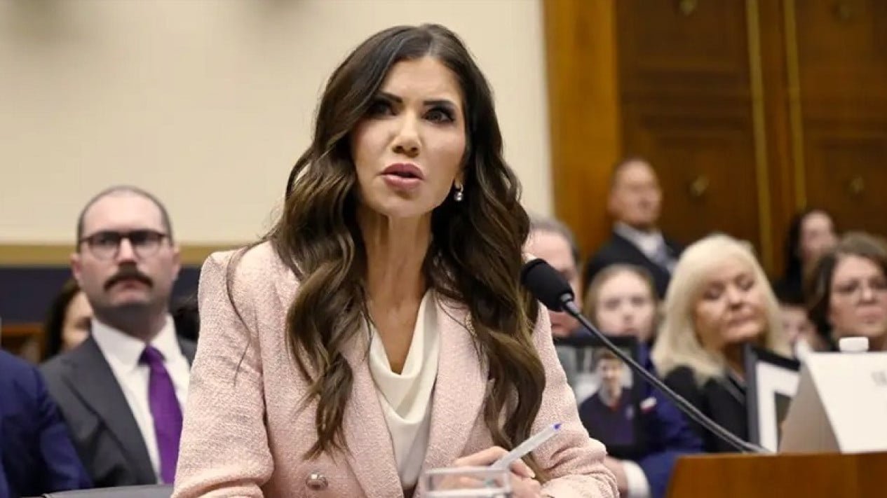 Acusada de acostarse con subordinados y despedida del gabinete de Trump, aquí la explicación de Kristi Noem