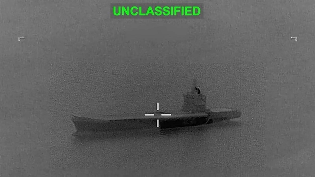 Ataque aéreo estadounidense alcanza al portaaviones iraní Shahid Bagheri