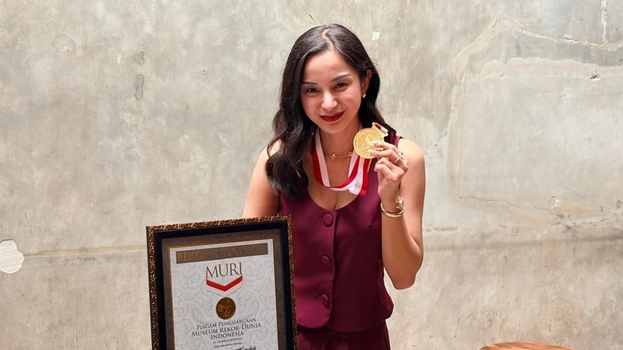 ¡Kirana Larasati establece récord en MURI! Se sumergió con éxito a una profundidad de 127 metros.