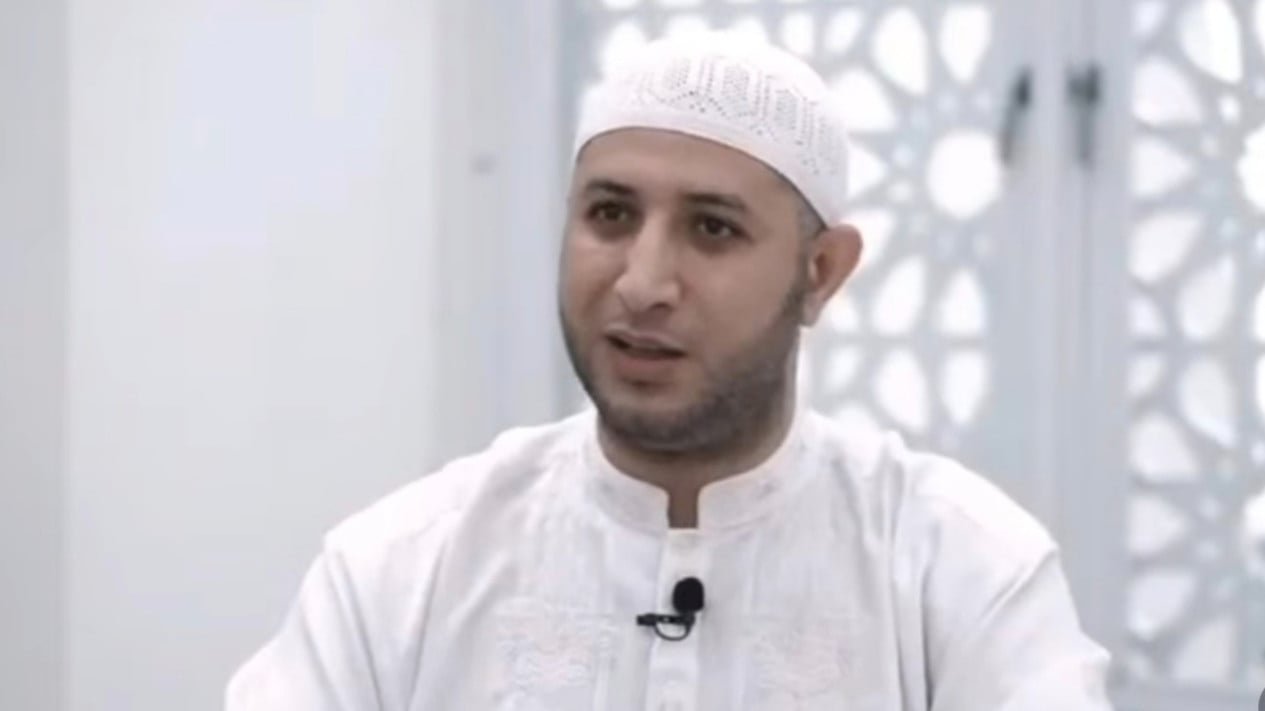 El jeque Ahmad Al Misry, involucrado en un caso de acoso homosexual: ¡por comerse el cadáver de su hermano!