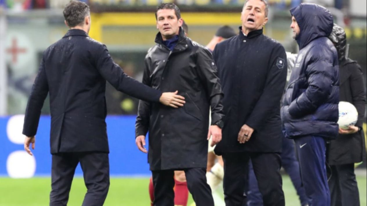 Fuerte protesta del árbitro tras polémico empate ante el Atalanta