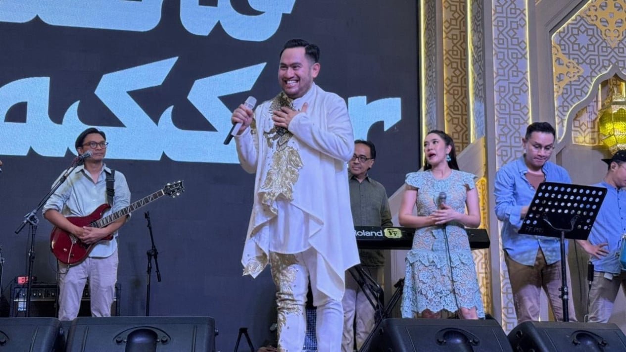 Nassar organiza un concierto en la noche de Ramadán, lo emociona y el público queda abrumado