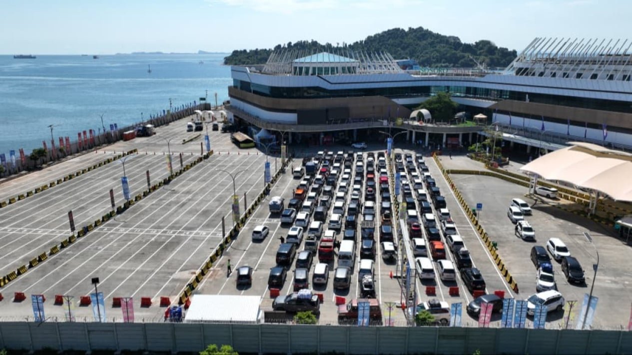 ASDP registra 128.821 pasajeros abarrotando el puerto de Bakauheni en el pico del flujo de retorno del Eid 2026