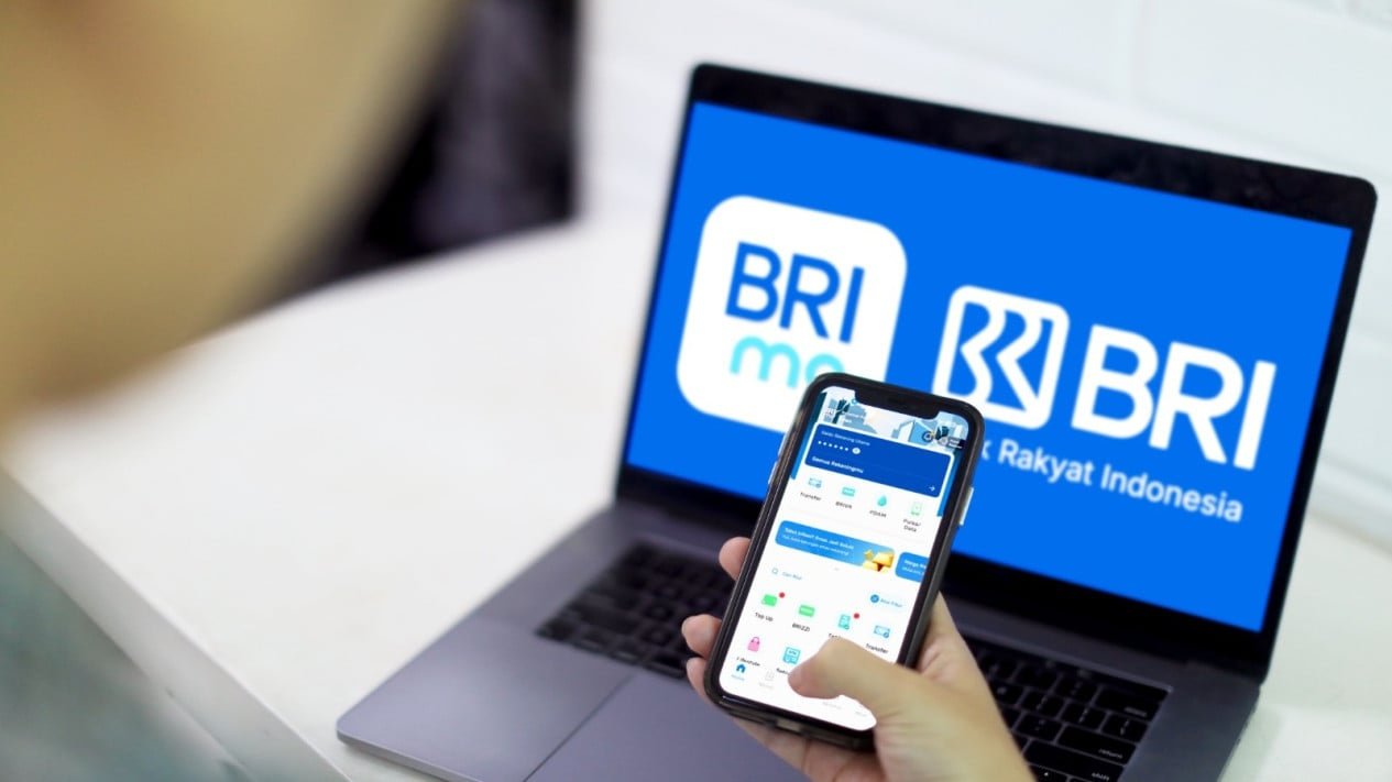 BRI aprovecha 1,2 millones de agentes BRILink, 627.000 redes de canales electrónicos y la súper aplicación BRImo para respaldar las transacciones de los clientes.