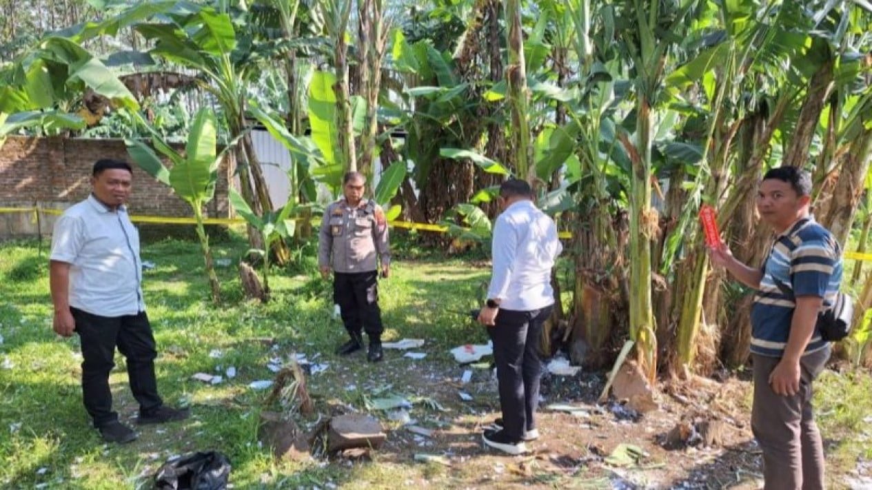 Explosión de petardo en Pekalongan: una persona muerta y 2 heridas