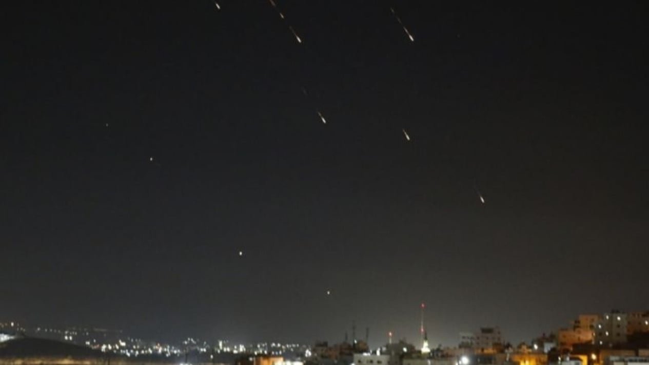 Ataque con misiles iraníes vuelve a golpear a Israel y suenan sirenas en Jerusalén