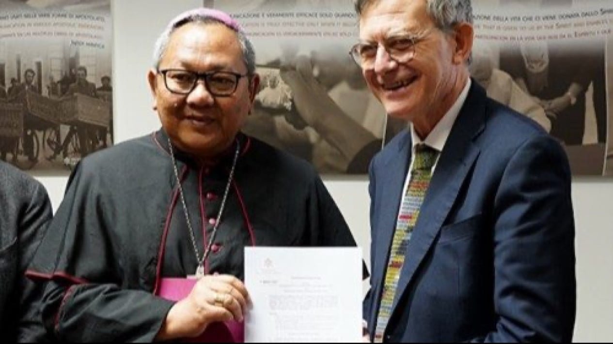 El indonesio entra oficialmente en Vatican News y se convierte en el idioma número 57 utilizado