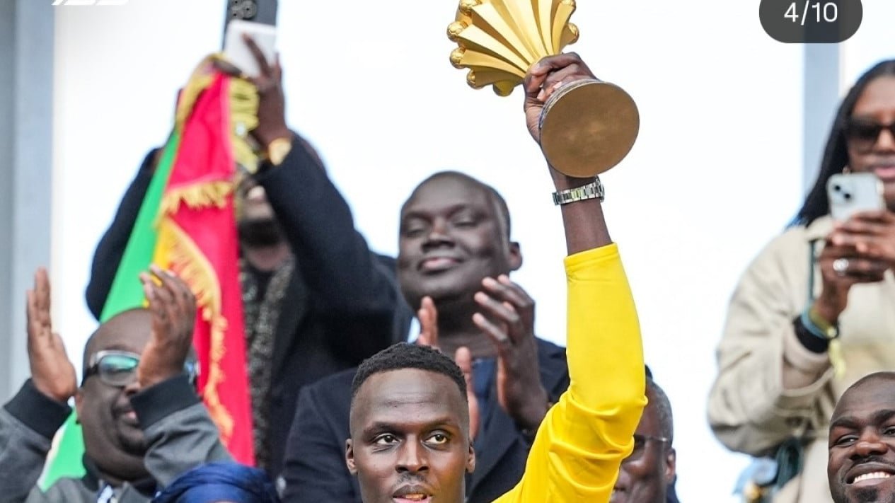 ¡La selección de Senegal contraataca! Sigo mostrando el trofeo de la Copa Africana de Naciones 2025 en el Stade de France a pesar de que el título ha sido revocado