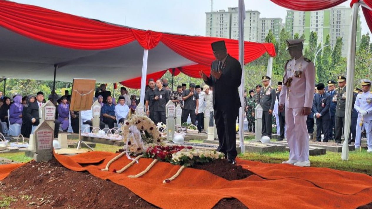 Procesión fúnebre militar del ex Ministro de Defensa Juwono Sudarsono en TMP Kalibata