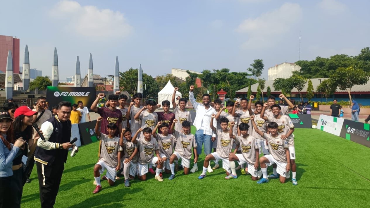 Daniel Sturridge y Ahmad Bustomi lideran las actividades de fútbol base en Bekasi