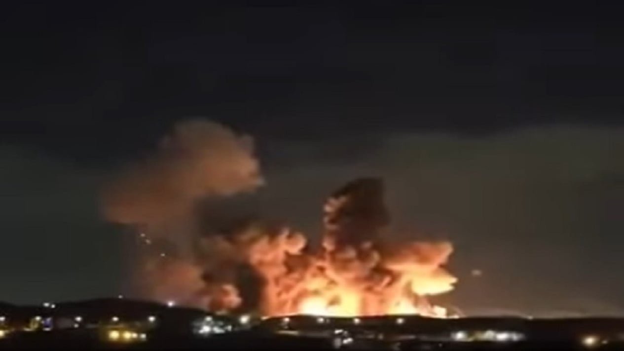 Estados Unidos lanza una bomba revienta búnkeres de 2.000 libras en la ciudad iraní de Isfahán, video de la explosión publicado por Trump