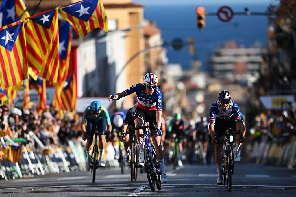Volta a Catalunya: Dorian Godon frustra a Remco Evenepoel en un espectacular final en la primera etapa