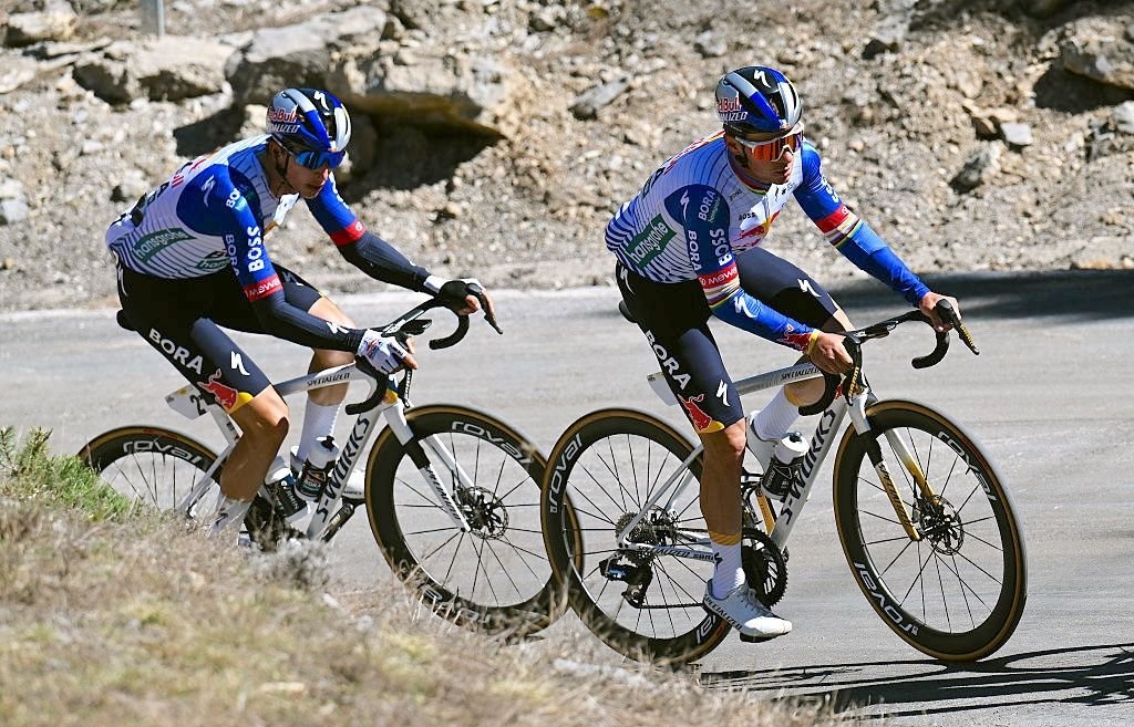 “No hay motivo para entrar en pánico”: Remco Evenepoel cae en la clasificación de la Volta a Catalunya mientras Florian Lipowitz se acerca al podio